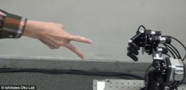 Robot vô địch trong trò chơi oẳn tù tì