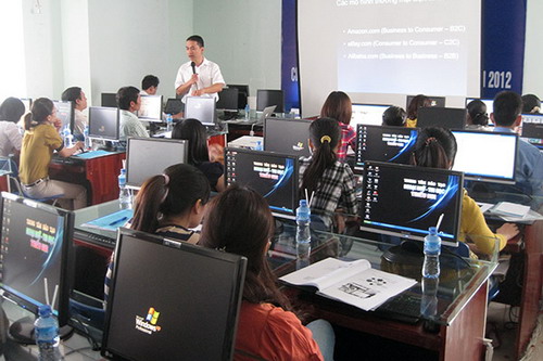 2 trường đại học sẽ đào tạo ngành Thương mại điện tử