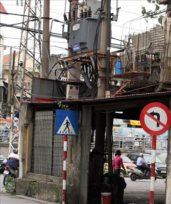 Nhà dân “ôm” trạm biến áp – Thách thức tử thần?