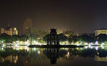 Hà Nội hưởng ứng Giờ Trái đất năm 2011